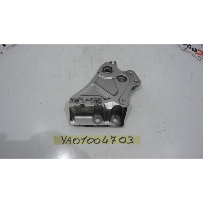 Piastra supporto pedana sinistra font left footpeg assembly Yamaha mt 07 14 16