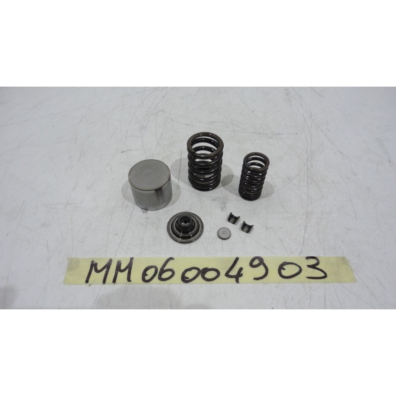 Arredo montaggio valvole furniture fitting valves Moto Morini Corsaro 1200 05 11