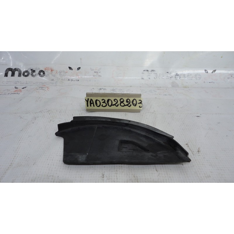 Gommino superiore codone sinistro left upper rear fairing Yamaha yzf r1 04 06