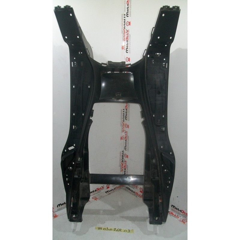 Plastica centrale pedana central plastic footpeg Yamaha Majesty 250 99 06