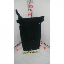Plastica centrale pedana central plastic footpeg Honda SH 150 i 13 16