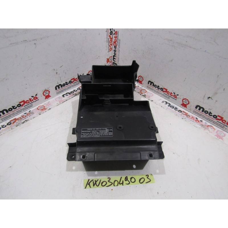 Plastica vano batteria Battery guard panel Kawasaki ZR 7 99 04