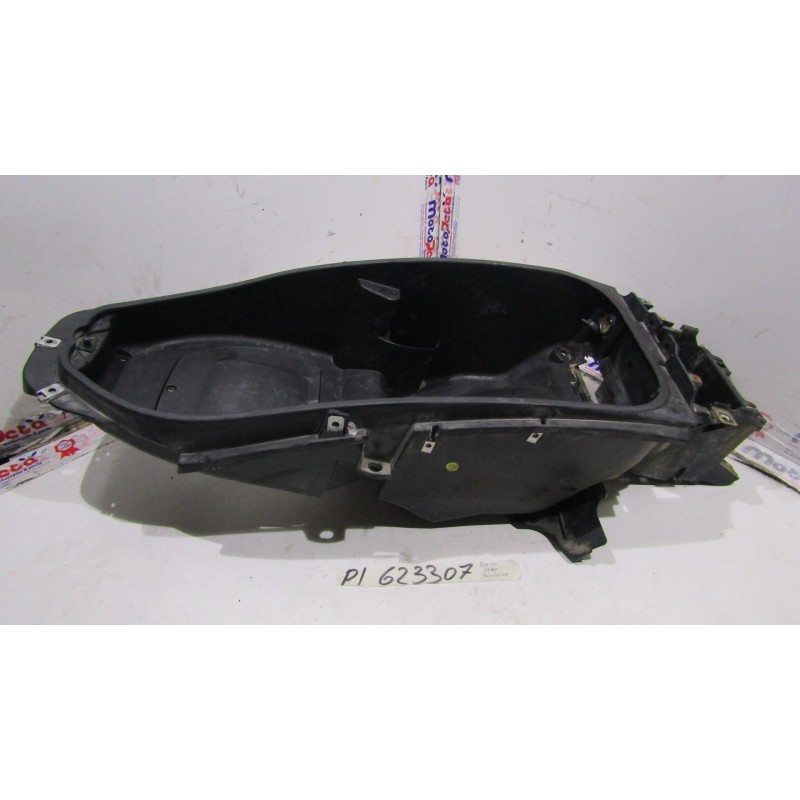 Plastica vano sottosella Under seat compartment Piaggio Beverly 500 02 08