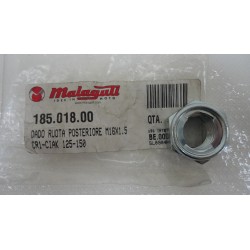 Dado ruota posteriore Rear...