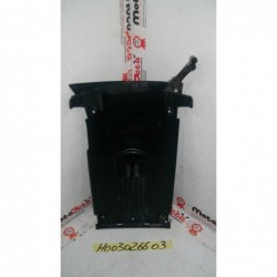 Plastica centrale pedana central plastic footpeg Honda SH 150 i 13 16